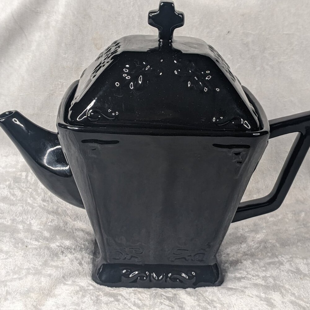 Killstar Teapot 28 oz Kitsu Ceramic Black Gothic Witchy Coffin Shape Halloween